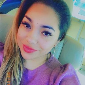 Meet your Posher, Yesenia